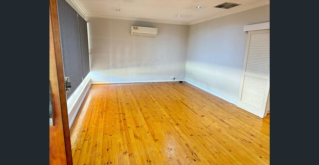 Spacious 3-Bedroom Family Home with Ample Parking on Prime 1location in Salisbury East available for rental - Photo 1