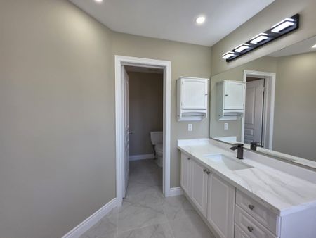 For Lease - 152 Mcknight Avenue, Hamilton, Ontario - Photo 5