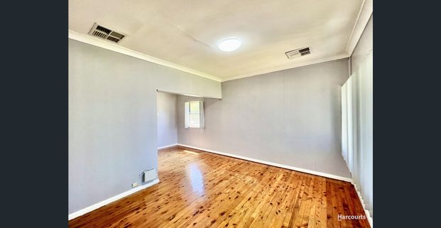 Charming Home! - Photo 1