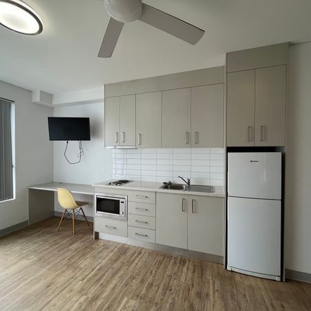 Spacious studio apartment for lease - Photo 4