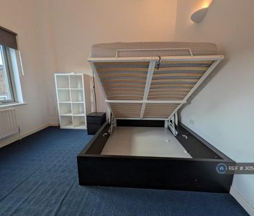 1 bedroom in a house share to rent - Photo 2
