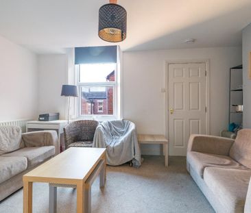 6 bedroom semi-detached house to rent - Photo 2