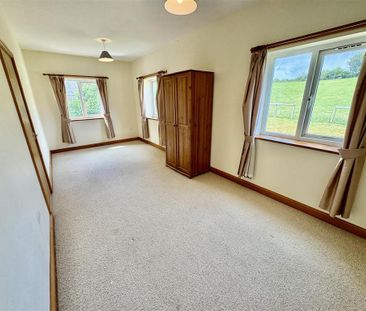 4 bedroom detached house to rent - Photo 3