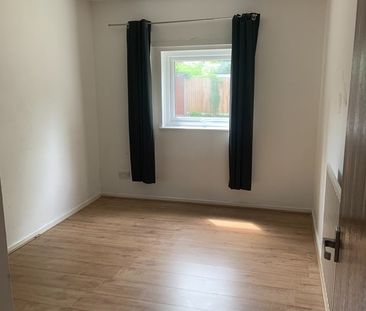 2 Bed Flat, Cobden Avenue, SO18 - Photo 2