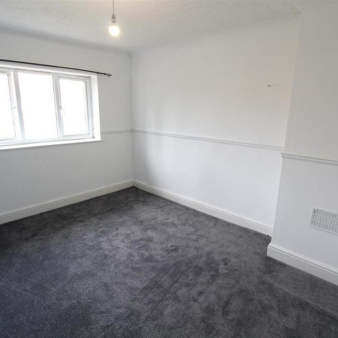 3 bedroom end of terrace house to rent - Photo 1