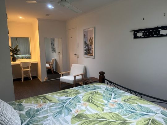 3-bedroom shared house, Nineteenth Avenue - Photo 1