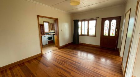 Charming 2 brm Character Cottage - Photo 5