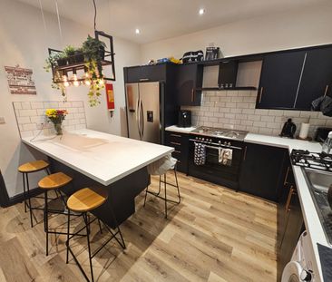 6 Bed - 24 Ashville Grove, Hyde Park, Leeds - LS6 1LY - Student - Photo 6