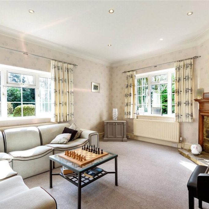 4 bedroom flat to rent - Photo 1