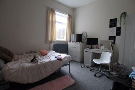 7 bedroom end of terrace house to rent - Photo 4