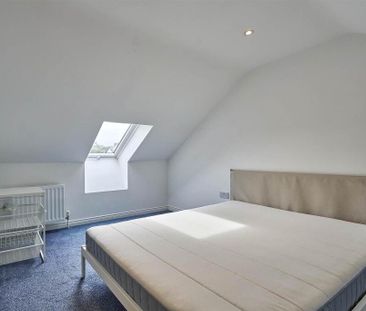 17 Lyle Road, Ballyholme, Bangor, BT20 5LU - Photo 4