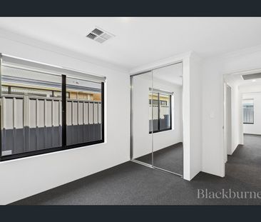 Brand New Modern Family Living in the Heart of Henley Brook - Photo 2