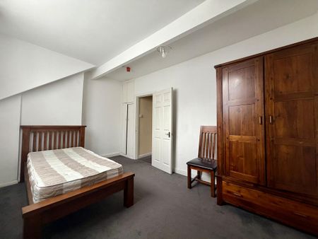 3 bedroom flat to rent - Photo 2