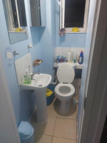 1 bedroom in a house share to rent - Photo 3