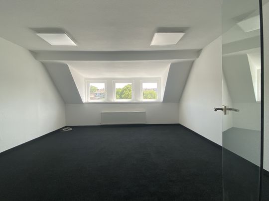 KERNSANIERTES BÜROHAUS MIT LICHTKUPPEL AB ca. 225 m², KONFERENZRAUM und STELLPLÄTZEN -FLEXIBEL TEILBAR - Photo 1