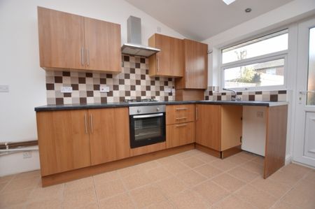 3 Bedroom Terraced House - Photo 3