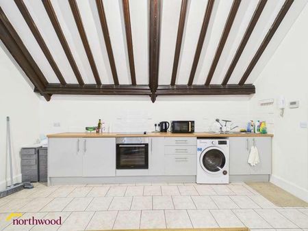 Horse Fair, Banbury, OX16 - Photo 4