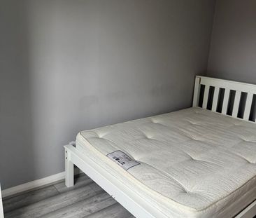 2 Bed Flat, Hallswelle Road, NW11 - Photo 2