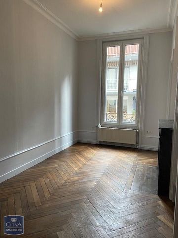 Location Appartement 3 pièces 48m² ST ETIENNE 42000 - Photo 2