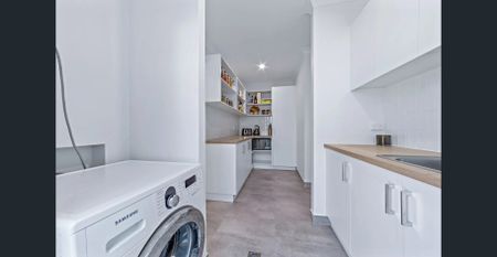 Stunning Hamptons Style Home - Photo 3