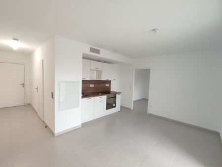 Location Appartement 2 pièces 38m² MARSEILLE 15ème - Photo 4