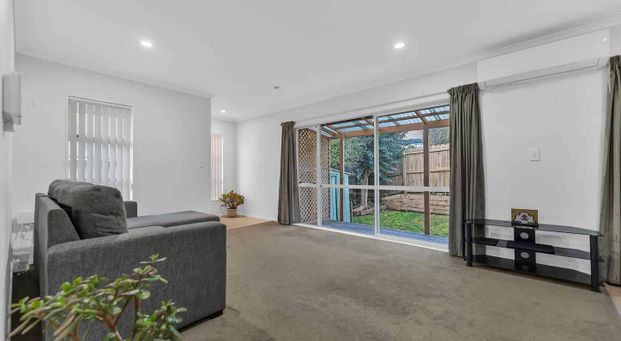 Awesome location in blockhouseBay! - Photo 1