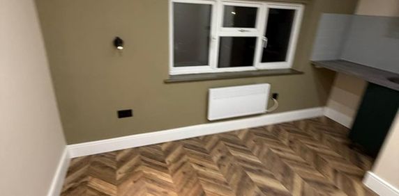 6 Bed Detached House, Northolt Road, HA2 - Photo 2