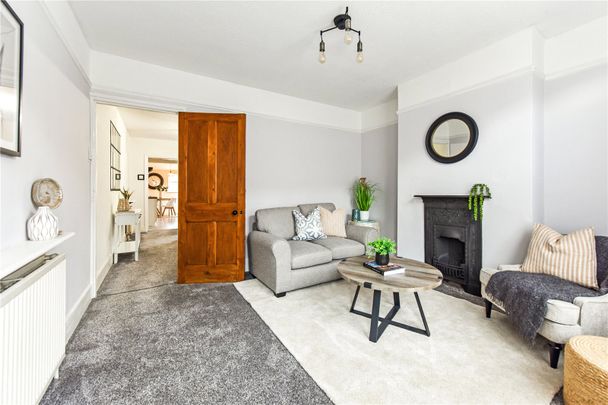 2 bedroom cottage to rent Wickham Road, Fareham, Hampshire, PO16 - Photo 1