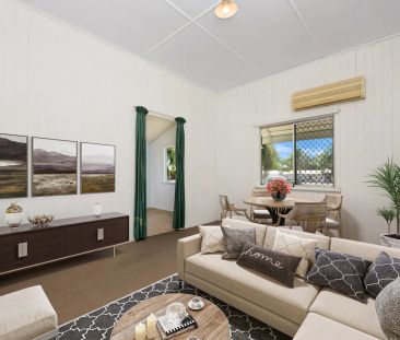 Charming Home - Photo 1