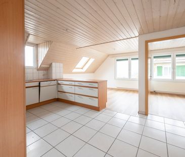Gemütliche 5 Zimmer-Dachwohnung mit praktischem Grundriss - Photo 2