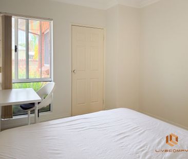 Victoria Park - Photo 6