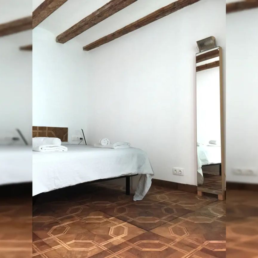 1-bedroom apartment for rent in El Gòtic, bills included - Foto 1