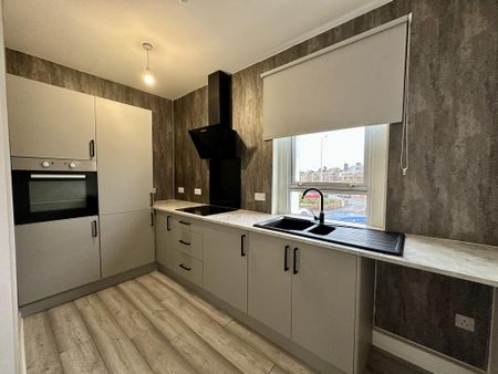 2 bedroom flat to rent - Photo 4