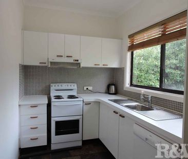FAMILY HOME IN A PRIME LOCATION - Photo 4