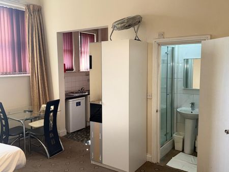 Studio Flat, Bow Road, E3 - Photo 5