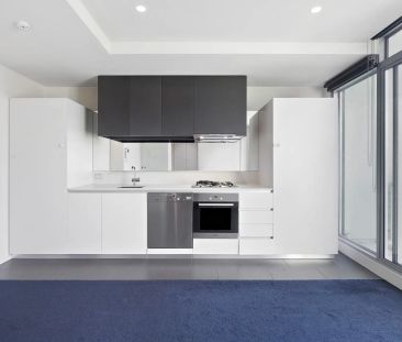 Bright & Modern One-Bedroom Apartment with Balcony in the Heart of ... - Photo 4