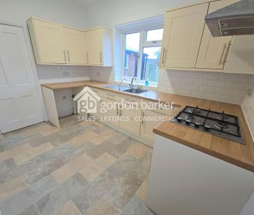 3 bedroom semi-detached house to rent - Photo 2