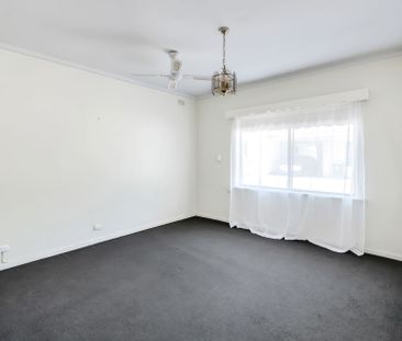 Spacious 2 bedroom unit close to City and Norwood. - Photo 6