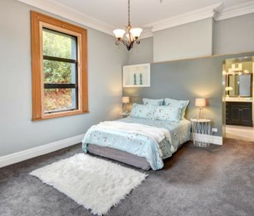 5 Bedroom Home with Sweeping Harbour Views - Photo 2