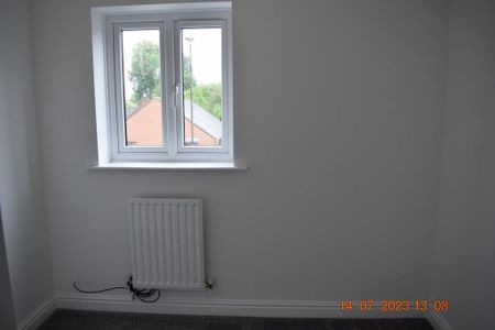3 bedroom semi-detached house to rent - Photo 3