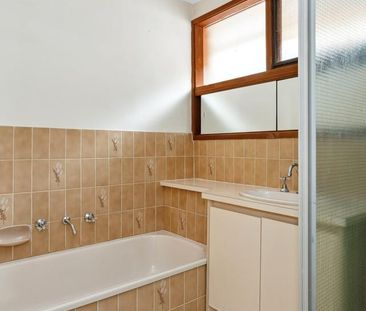 Charming Two Bedroom Unit in Prime Location - Photo 6