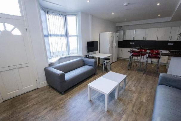 6 bedroom house to rent - Photo 1