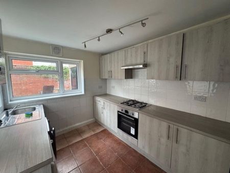 1 bedroom in a house share to rent - Photo 5