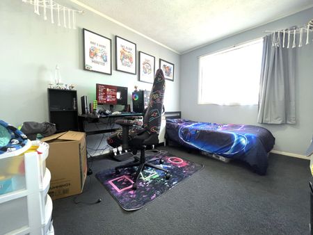 4 Bedrooms Family Home in Bucklands Beach - Photo 5