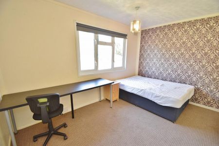 5 bedroom semi-detached house to rent - Photo 4