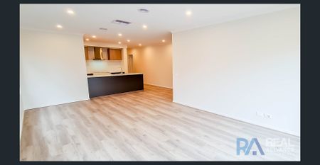 33 Woolly Parade, Clyde North, Vic 3978 - Photo 4