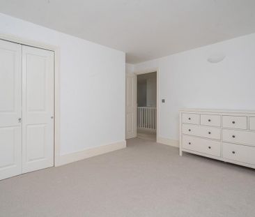 4 bedroom detached house to rent - Photo 3
