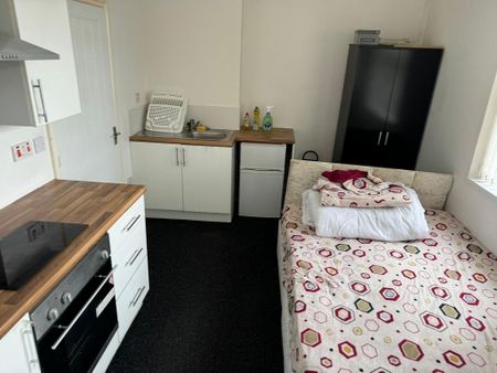 Studio to rent - Photo 5
