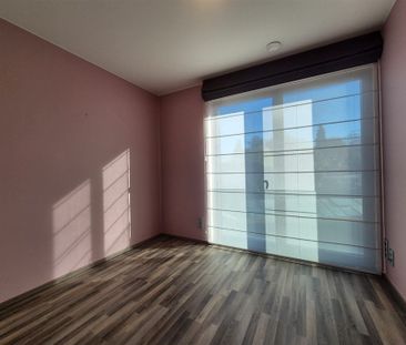 Rijkelijk uitgerust appartement met 2 slaapkamers en terras - Photo 5