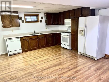 121 JACKMAN CRESCENT - Photo 2